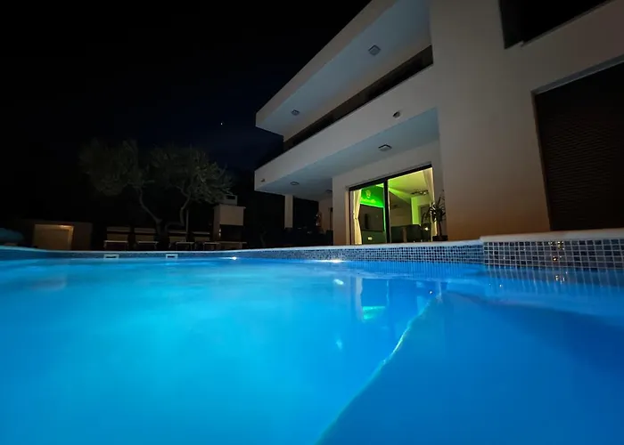 شقة Sunluxvilla ,heated Pool, Jacuzzi, Ir Sauna - Self Check In Kaštela