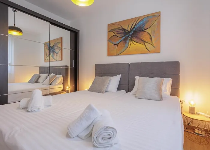 Sunluxvilla ,heated Pool, Jacuzzi, Ir Sauna - Self Check In شقة