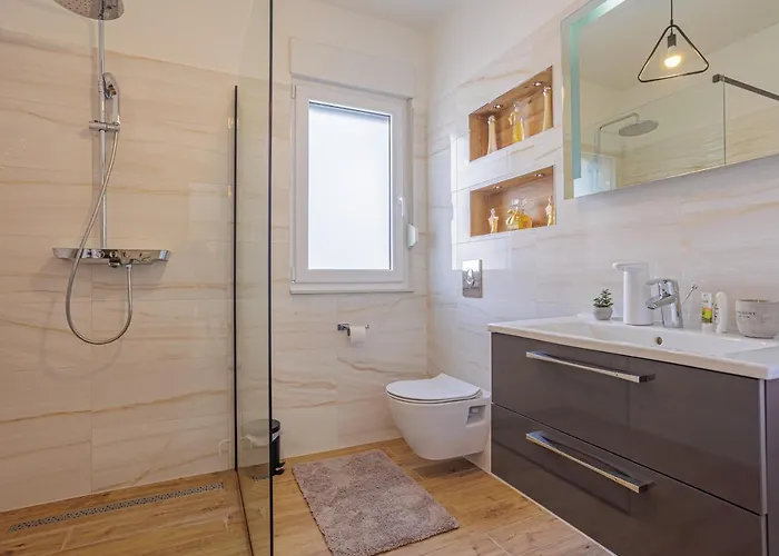 شقة Sunluxvilla ,heated Pool, Jacuzzi, Ir Sauna - Self Check In Kaštela