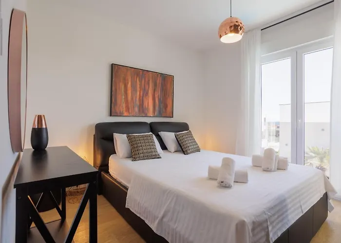 Sunluxvilla ,heated Pool, Jacuzzi, Ir Sauna - Self Check In شقة