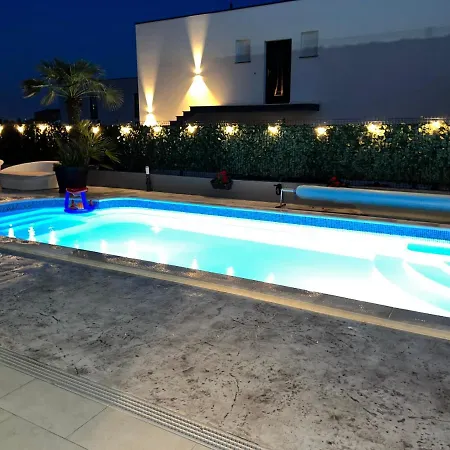 Sunluxvilla ,heated Pool, Ir Sauna Kastela