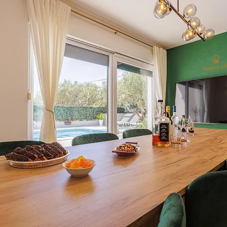 Sunluxvilla ,heated Pool, Ir Sauna Appartamento