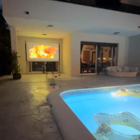 Apartment Sunluxvilla ,heated Pool, Ir Sauna Kastela