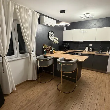 Apartment Sunluxvilla ,heated Pool, Jacuzzi, Ir Sauna - Self Check In