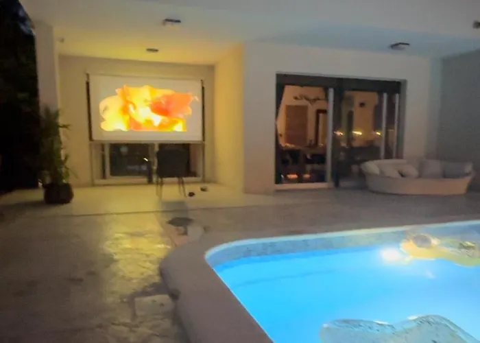 Lägenhet Sunluxvilla ,heated Pool, Jacuzzi, Ir Sauna - Self Check In Kaštela