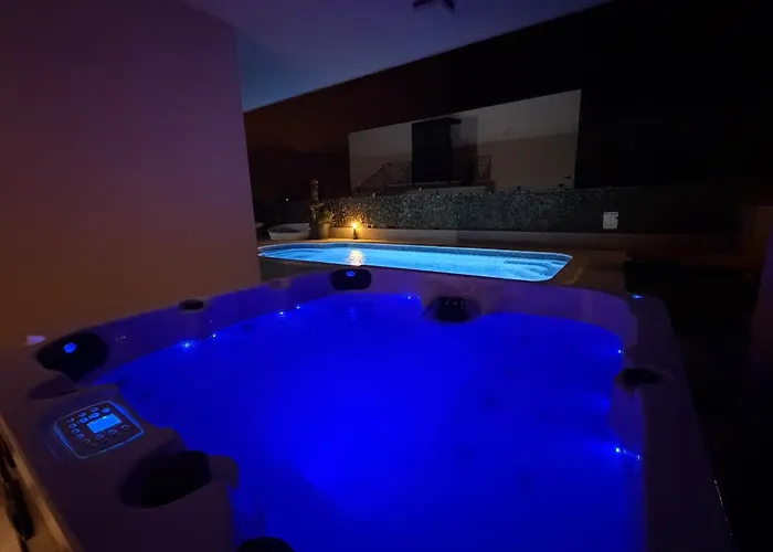 Sunluxvilla ,heated Pool, Jacuzzi, Ir Sauna - Self Check In Lägenhet